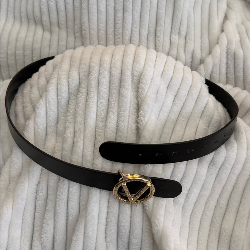 Valentino Garavani Black Leather Belt with Gold Circular V Buckle - Picture 3 of 8